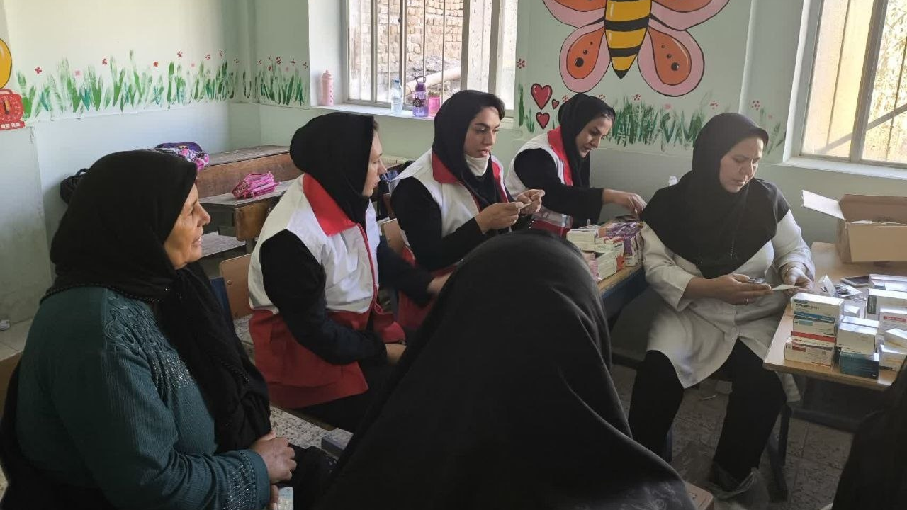 برپایی کاروان سلامت هلال‌احمر در روستای حیات‌الغیب دوره چگنی