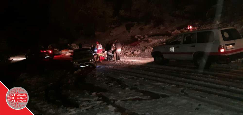 امدادرسانی به ۱۶ خودرو گرفتار شده در برف و کولاک