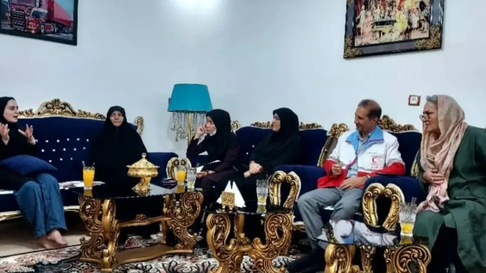 بازدید سرکار خانم کبری محمدی مشاور ریاست سازمان جوانان جمعیت هلال‌احمر و سرکار خانم یاری بخت از  فعالین و صاحب نظران عرصه کارآفرینی از کشور فرانسه و آقای حمید جمشیدی معاونت جوانان جمعیت هلال احمر استان  از صنایع دستی جوانان کارافرین جمعیت هلال احمرشهرستان پلدختر دیدن نمودند