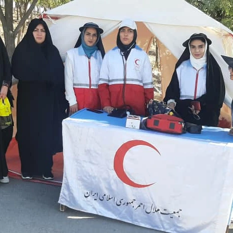 شرکت پرسنل ، امدادگران ، جوانان و داوطلبان جمعیت هلال احمر شهرستان دلفان در همایش پیاده روی خانودگی به مناسبت هفته عفاف و حجاب